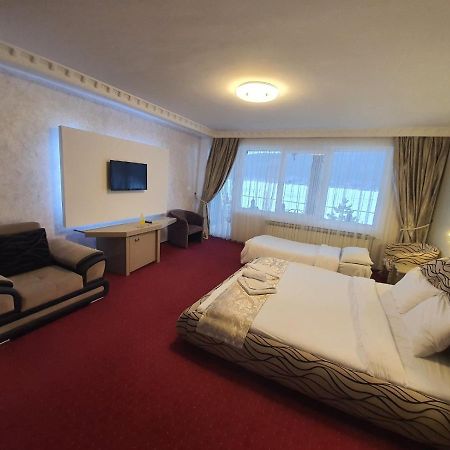 Rey Hotel Маврово Екстериор снимка