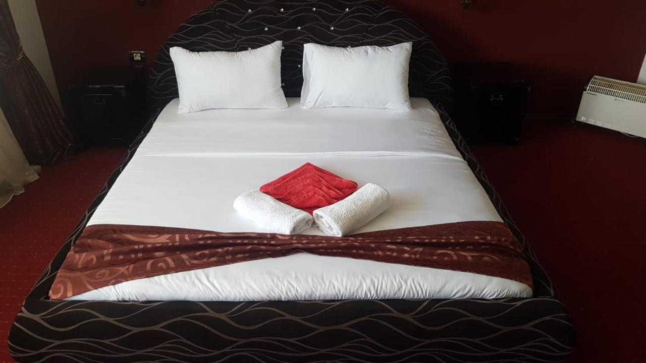 Rey Hotel Маврово Екстериор снимка