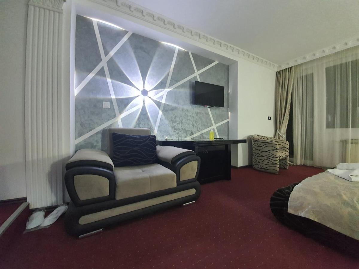 Rey Hotel Маврово Екстериор снимка