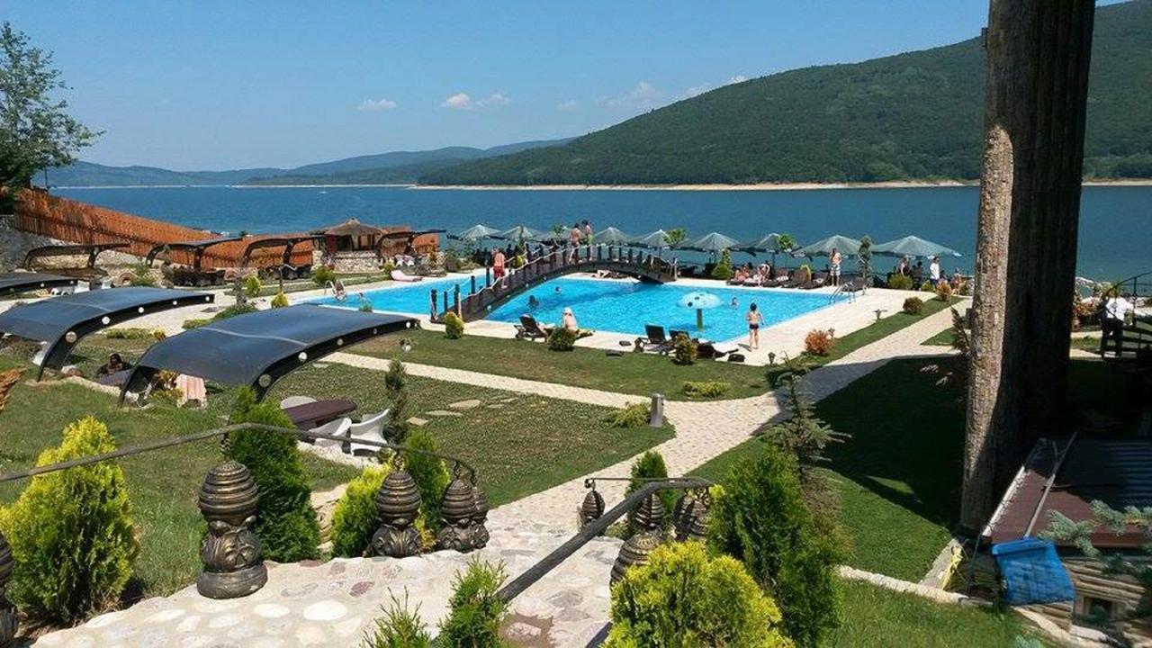Rey Hotel Маврово Екстериор снимка