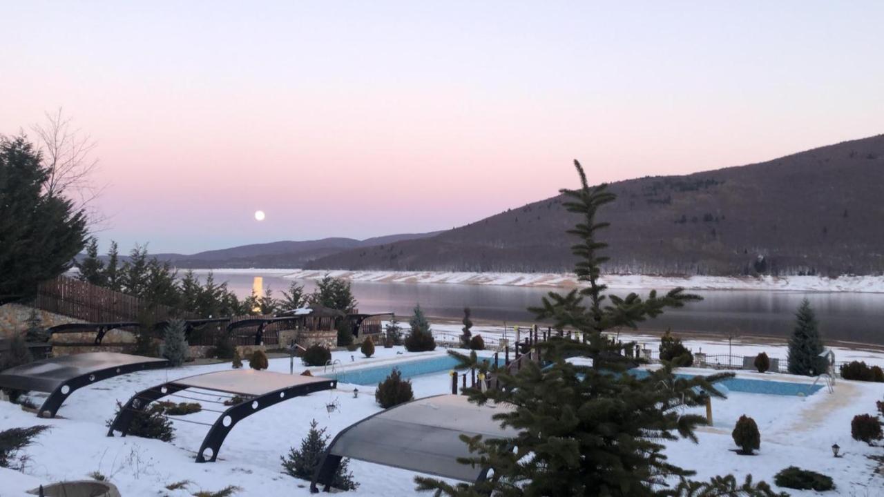 Rey Hotel Маврово Екстериор снимка