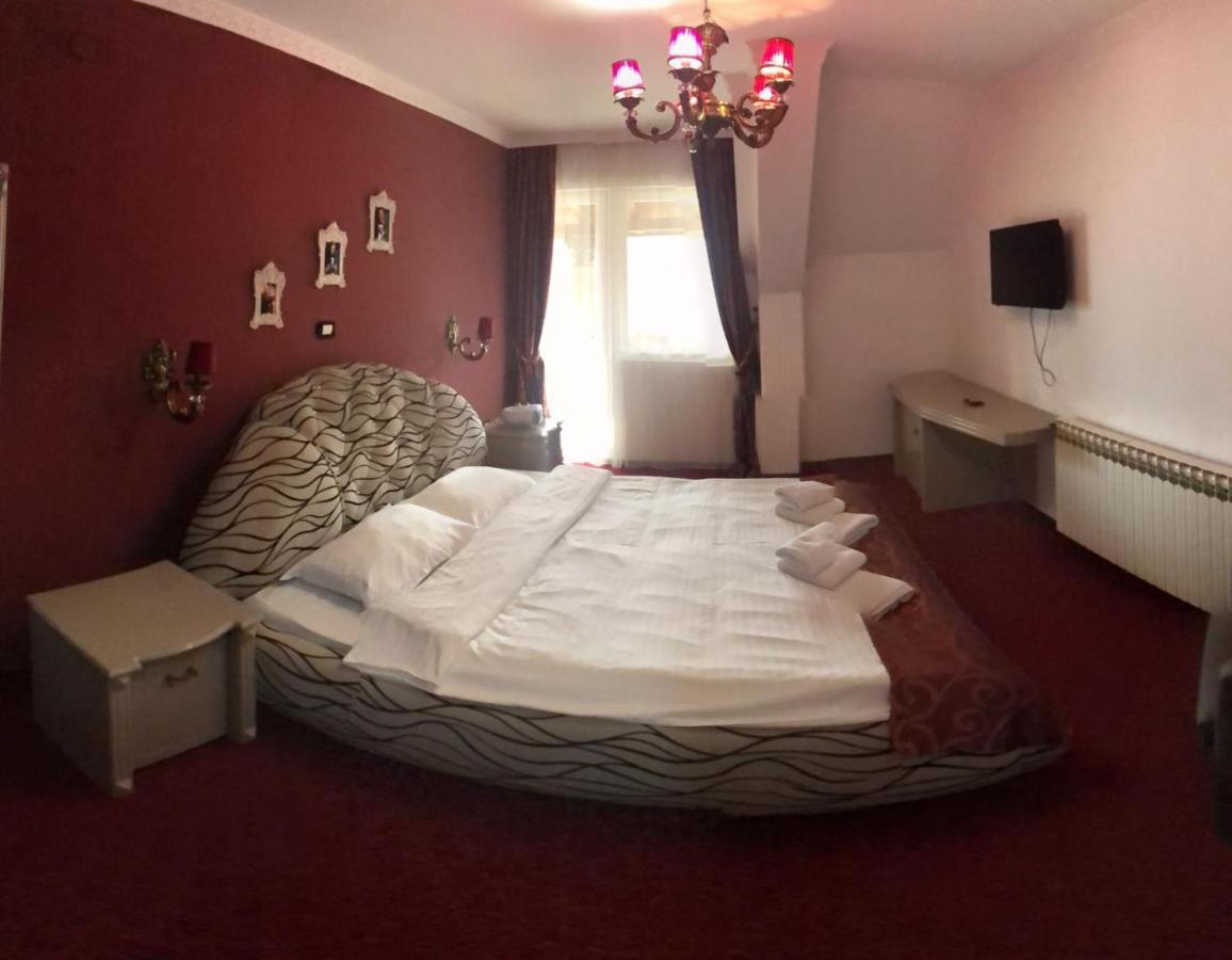 Rey Hotel Маврово Екстериор снимка