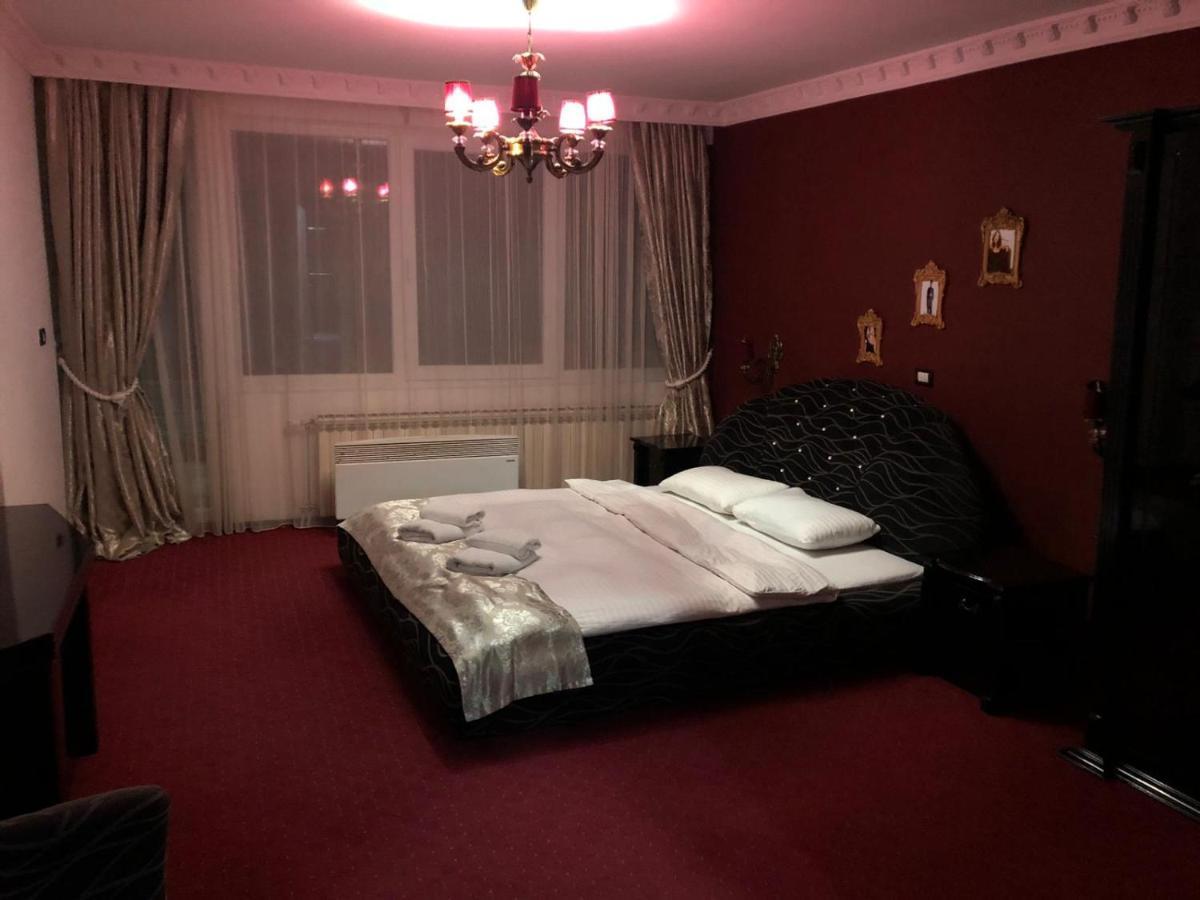 Rey Hotel Маврово Екстериор снимка