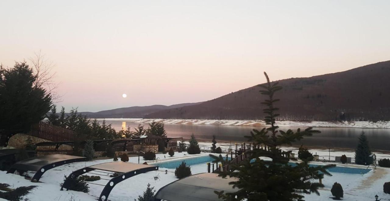Rey Hotel Маврово Екстериор снимка