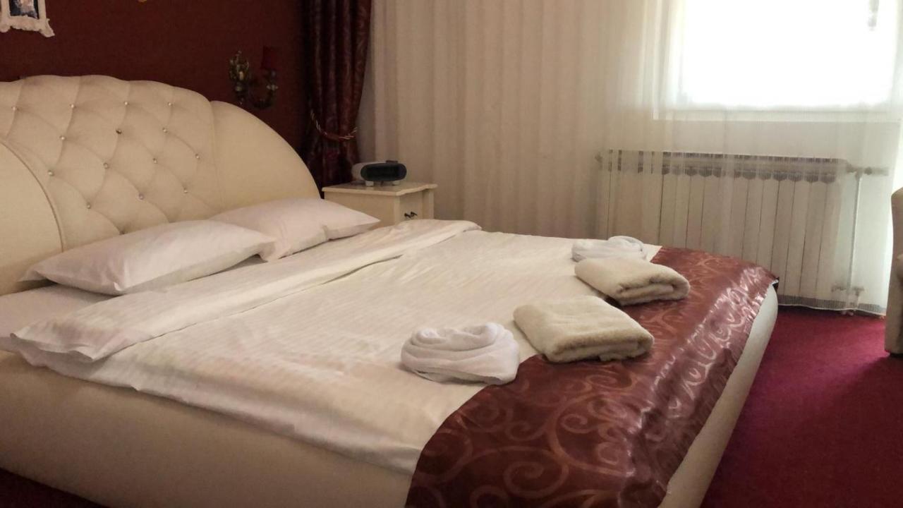 Rey Hotel Маврово Екстериор снимка