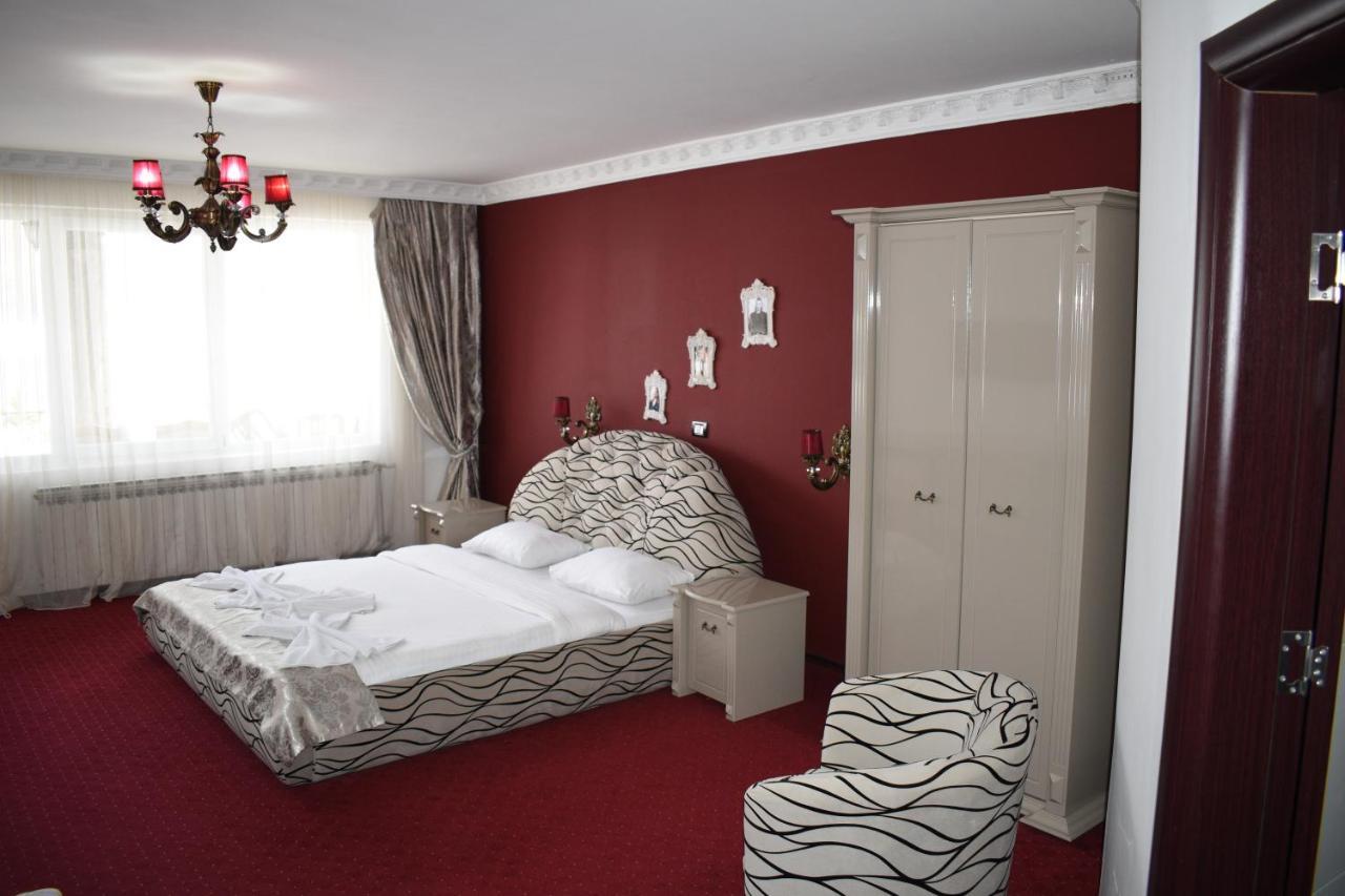 Rey Hotel Маврово Екстериор снимка